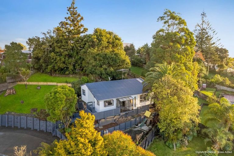 Photo of property in 11 Beaudine Avenue, Glenfield, Auckland, 0629