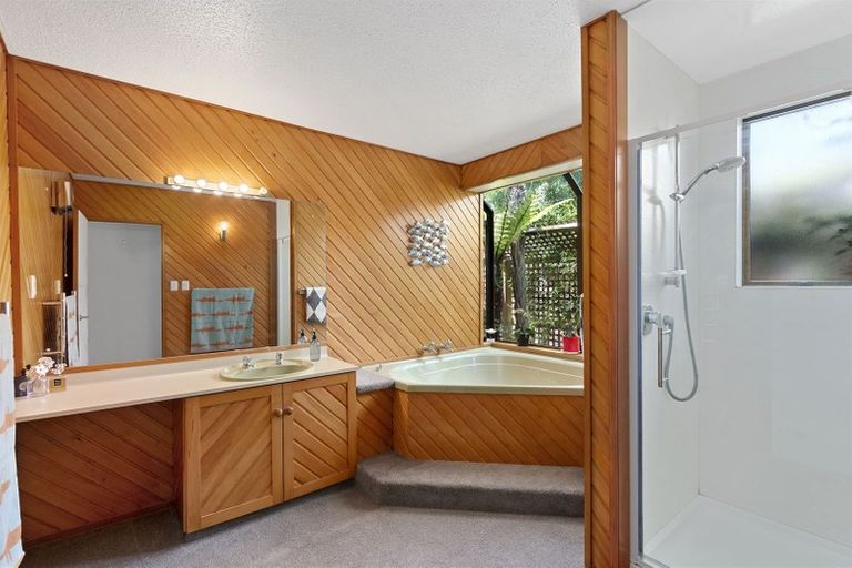 Photo of property in 21 Cricklewood Place, Avonhead, Christchurch, 8042