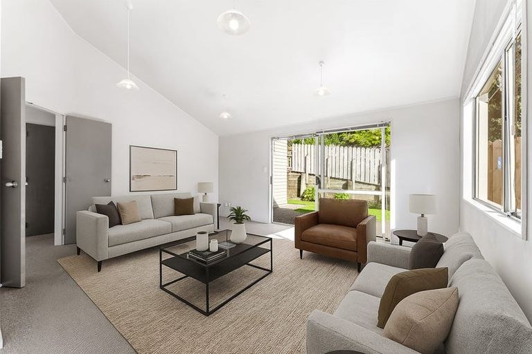 Photo of property in 2/372 Whangaparaoa Road, Stanmore Bay, Whangaparaoa, 0932