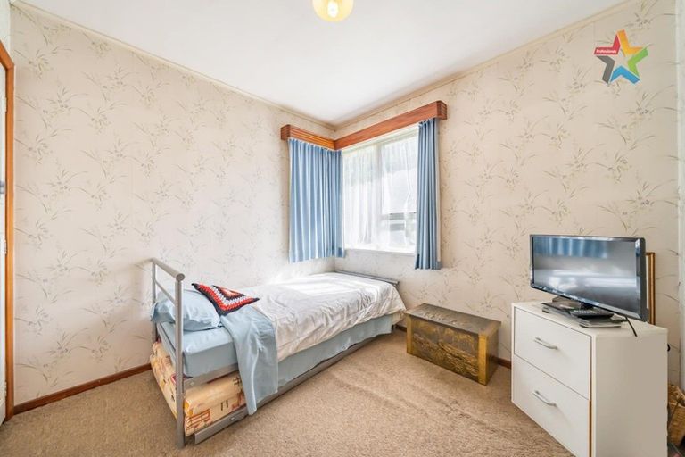 Photo of property in 5 Rawhiti Street, Stokes Valley, Lower Hutt, 5019