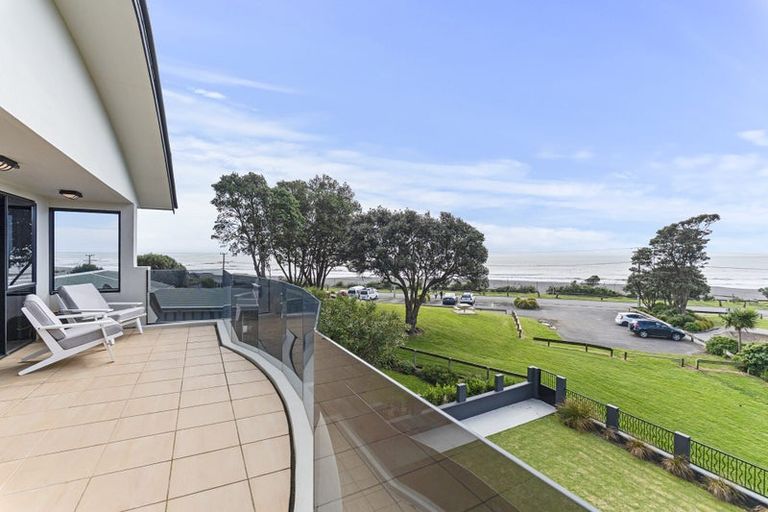 Photo of property in 1 Arden Place, Oakura, 4314