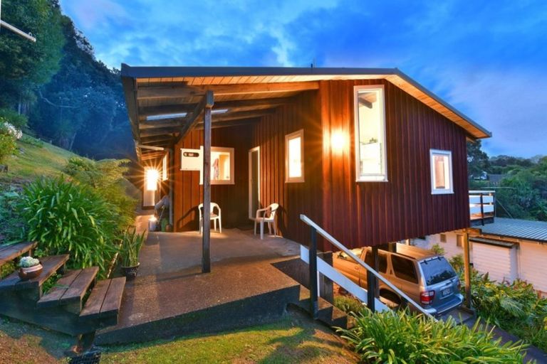 Photo of property in 20 Glenelg Road, Red Beach, 0932