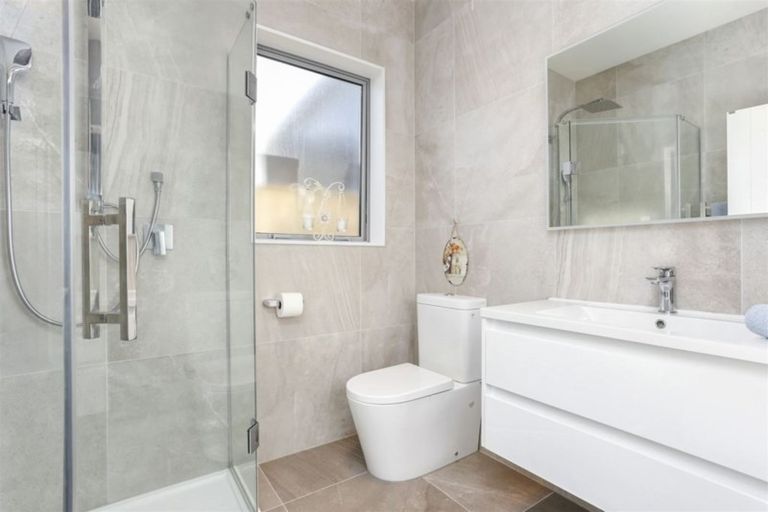 Photo of property in 6 Kahika Grove, Huapai, Kumeu, 0810