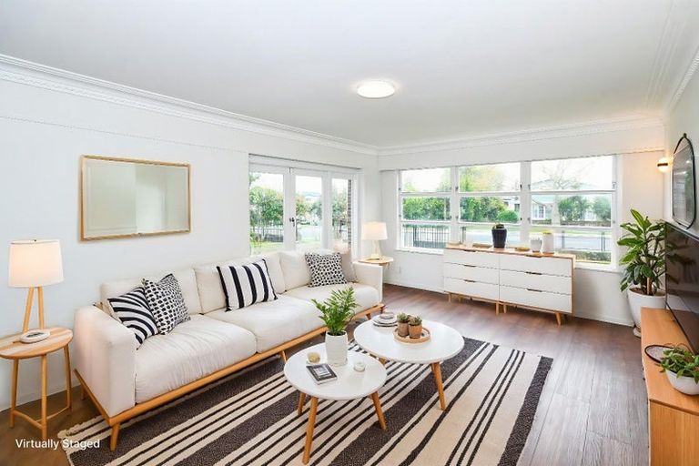 Photo of property in 10 Mckean Avenue, Manurewa, Auckland, 2102