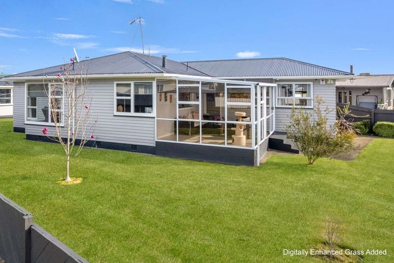 Photo of property in 16 Meadowvale Drive, Levin, 5510