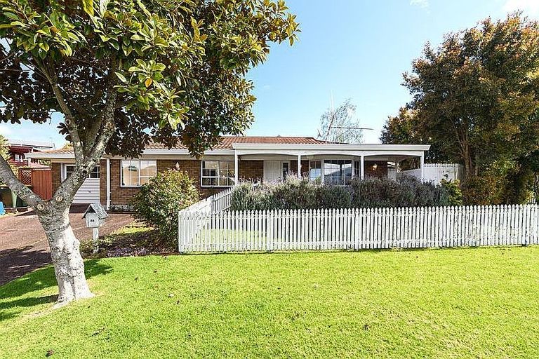 Photo of property in 84 Granville Drive, Massey, Auckland, 0614