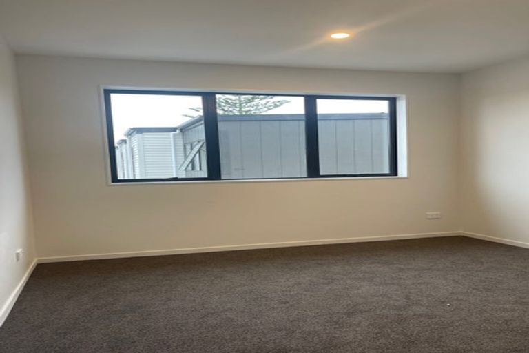 Photo of property in 233 Lake Road, Northcote, Auckland, 0627