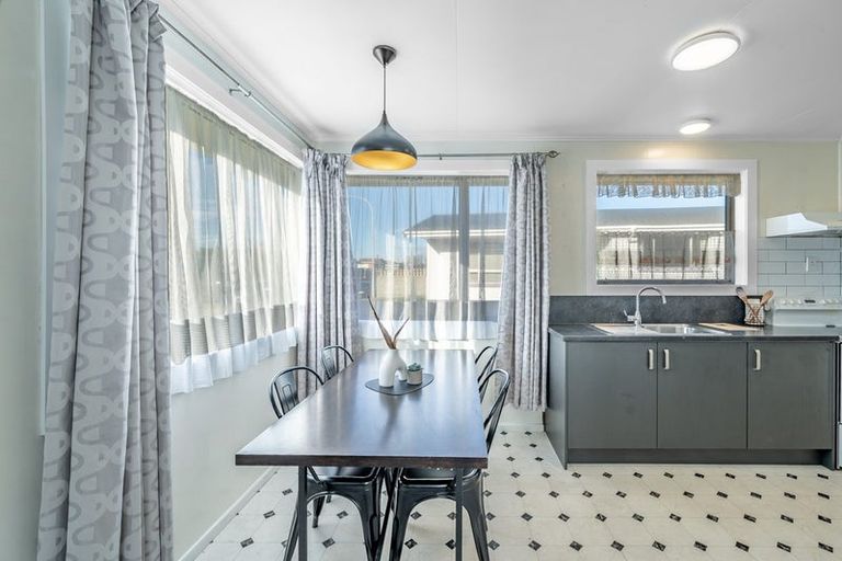 Photo of property in 28 Argyle Street, Kew, Invercargill, 9812