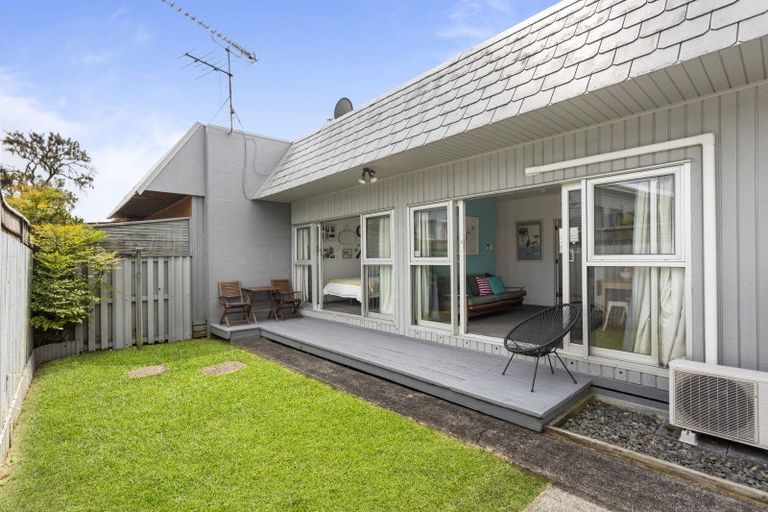 Photo of property in 2/2a Eskdale Road, Birkdale, Auckland, 0626