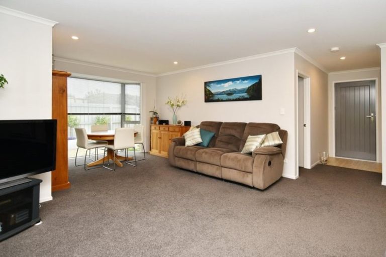 Photo of property in 28 Kirsten Place, Parklands, Christchurch, 8083