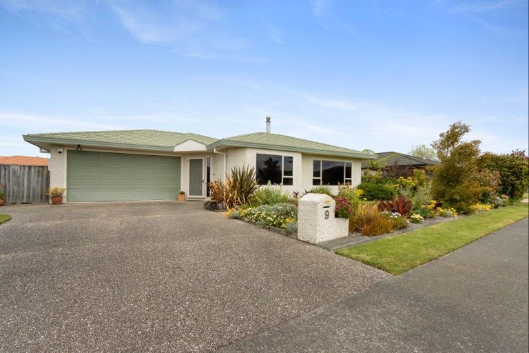 Photo of property in 9 Knightsbridge Place, Taradale, Napier, 4112