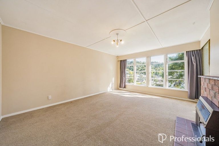 Photo of property in 5 Delaney Drive, Stokes Valley, Lower Hutt, 5019