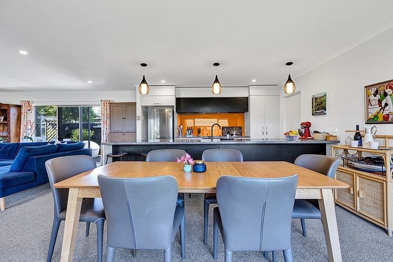Photo of property in 17 Redwood Crescent, Hurdon, New Plymouth, 4310
