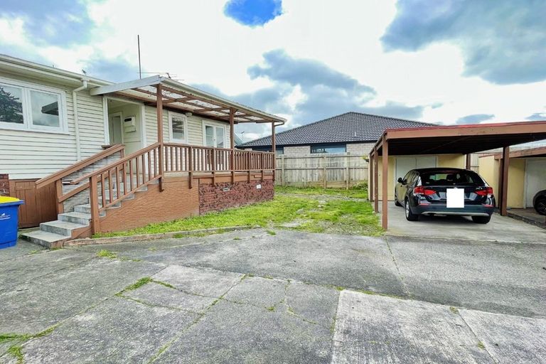 Photo of property in 2 Marlene Avenue, Te Atatu South, Auckland, 0610
