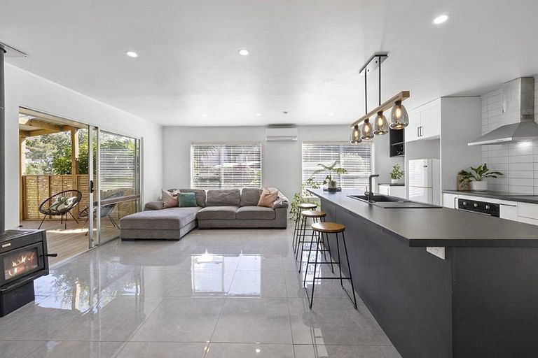 Photo of property in 1 Ross Place, Blagdon, New Plymouth, 4310