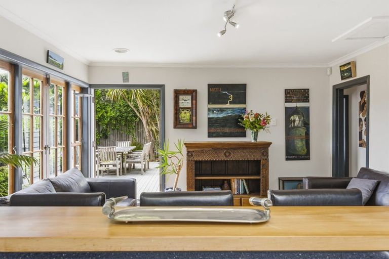 Photo of property in 5a Paneta Street, Paekakariki, 5034