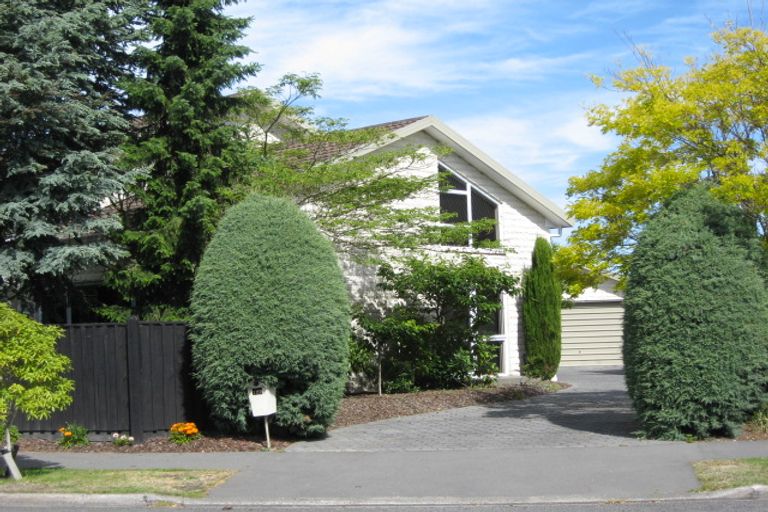 Photo of property in 122 Royal Park Drive, Parklands, Christchurch, 8083