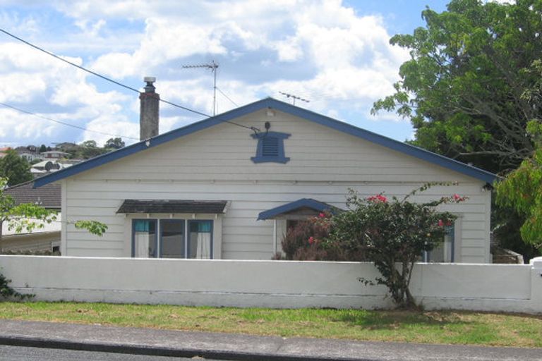 Photo of property in 1/3 Corunna Road, Milford, Auckland, 0620