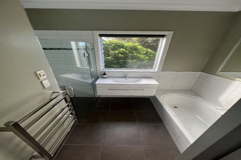 Photo of property in 28 Singers Road, Korokoro, Lower Hutt, 5012