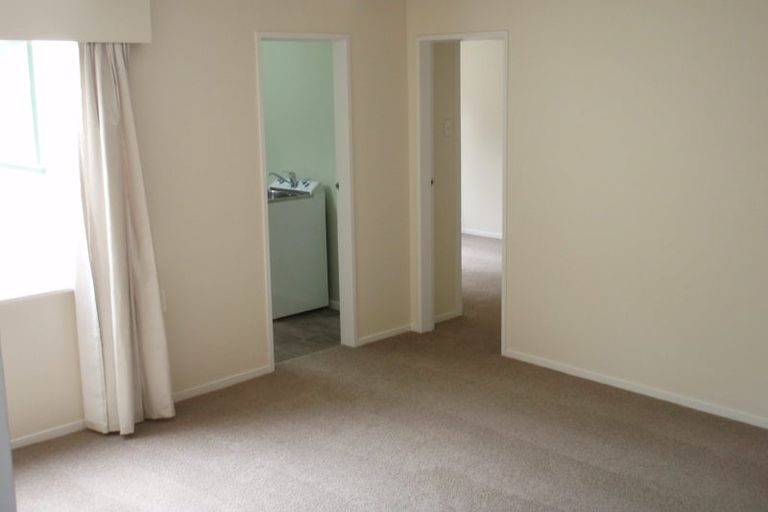 Photo of property in 18 Burma Road, Khandallah, Wellington, 6035