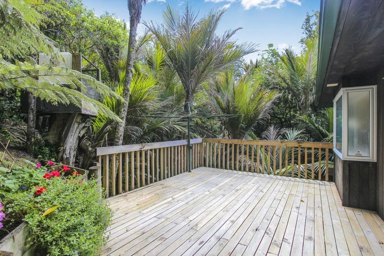 Photo of property in 74 Otitori Bay Road, Titirangi, Auckland, 0604