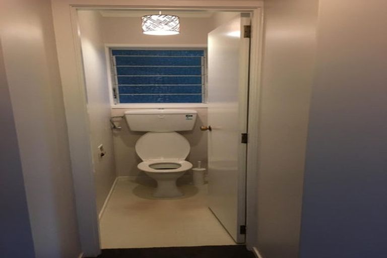 Photo of property in 25 Walnut Lane, Browns Bay, Auckland, 0630