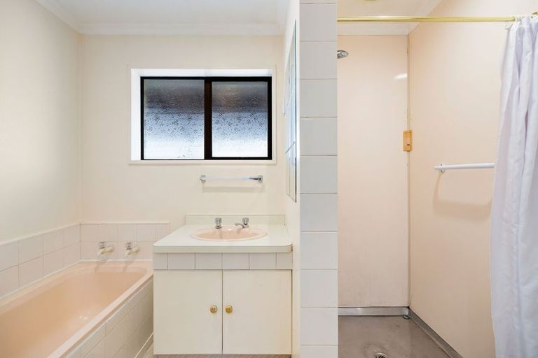 Photo of property in 16 Kuri Place, Wanaka, 9305