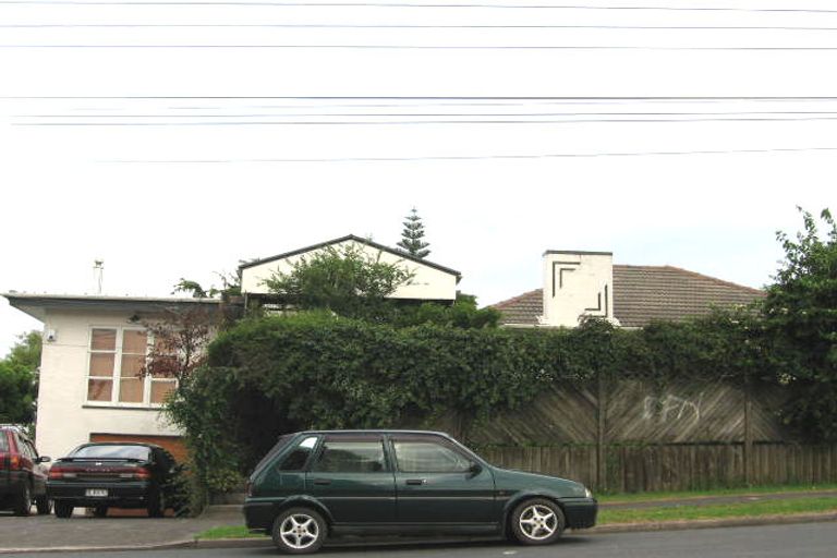Photo of property in 114 Glengarry Road, Glen Eden, Auckland, 0602