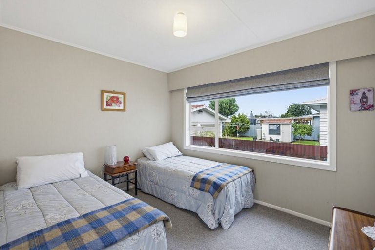 Photo of property in 24 Featherston Street, Levin, 5510