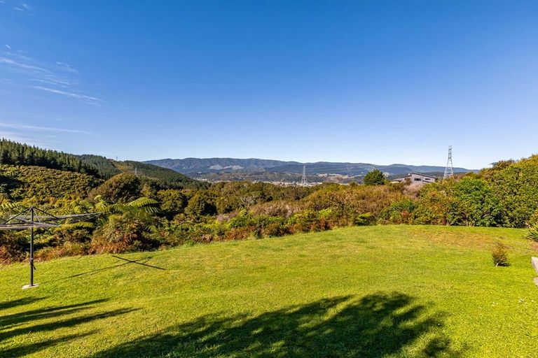 Photo of property in 21 Mcewen Crescent, Riverstone Terraces, Upper Hutt, 5018