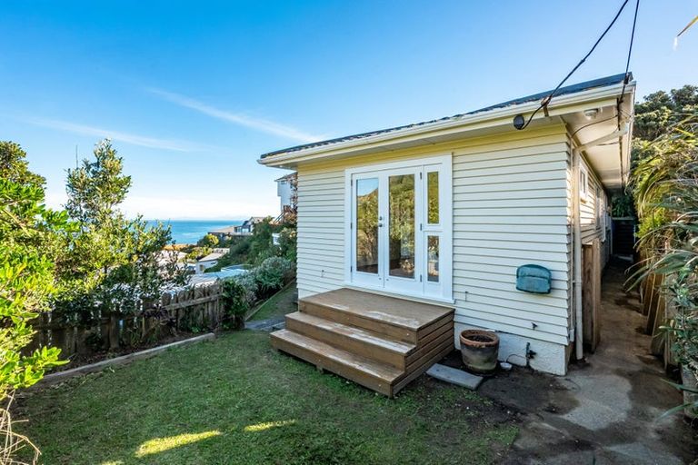 Photo of property in 142 Severn Street, Island Bay, Wellington, 6023