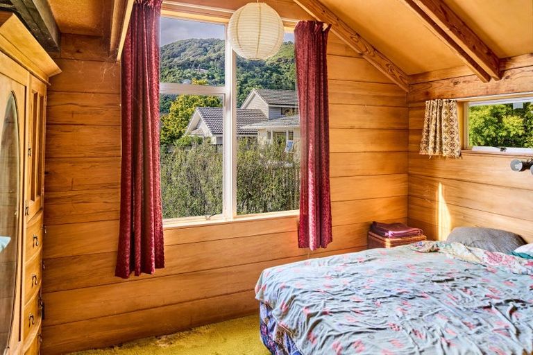 Photo of property in 9 Nikau Street, Eastbourne, Lower Hutt, 5013