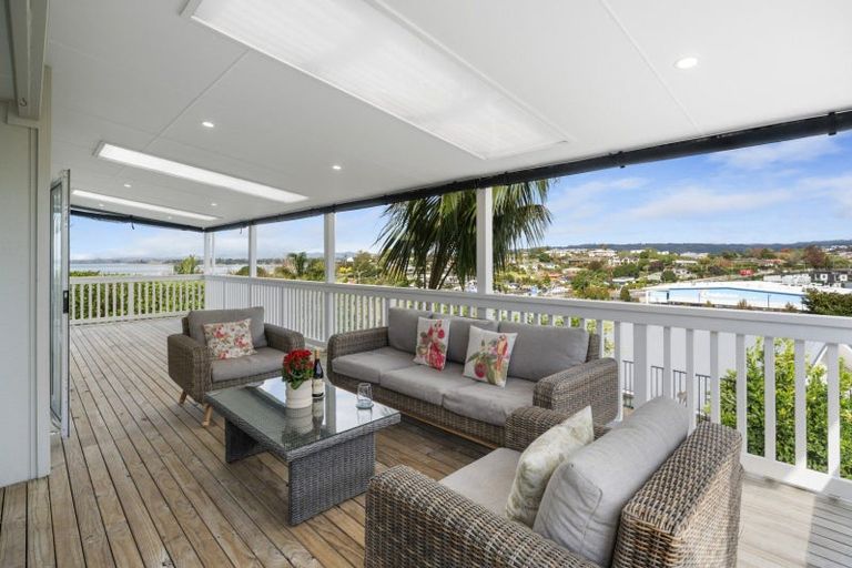 Photo of property in 16 Tralee Street, Omokoroa, 3114