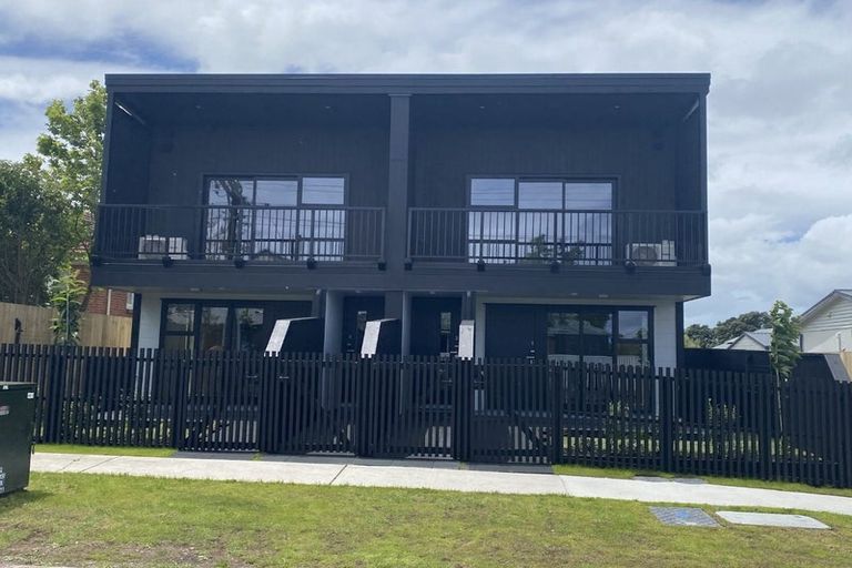 Photo of property in 4/43 Yeovil Road, Te Atatu Peninsula, Auckland, 0610