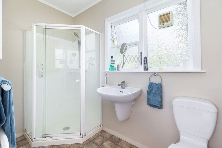 Photo of property in 28 Findlay Street, Tawa, Wellington, 5028