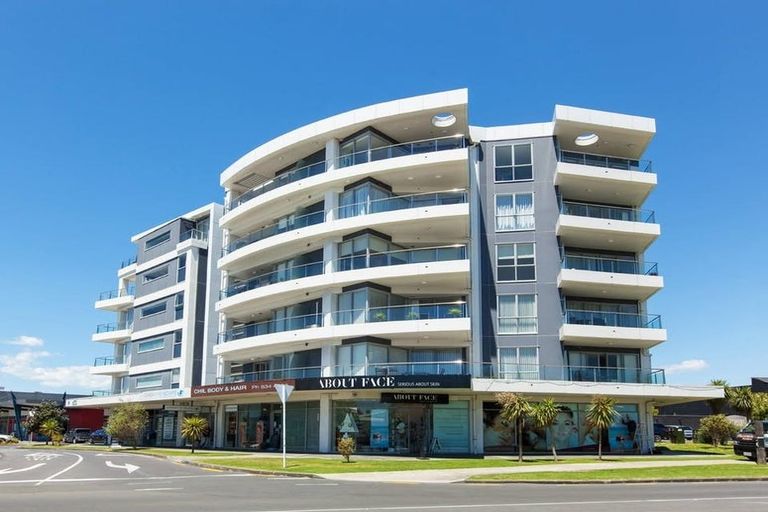 Photo of property in Bella Vista, 2d/84 Gunner Drive, Te Atatu Peninsula, Auckland, 0610