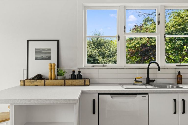 Photo of property in 12 Cambridge Road, Martinborough, 5711