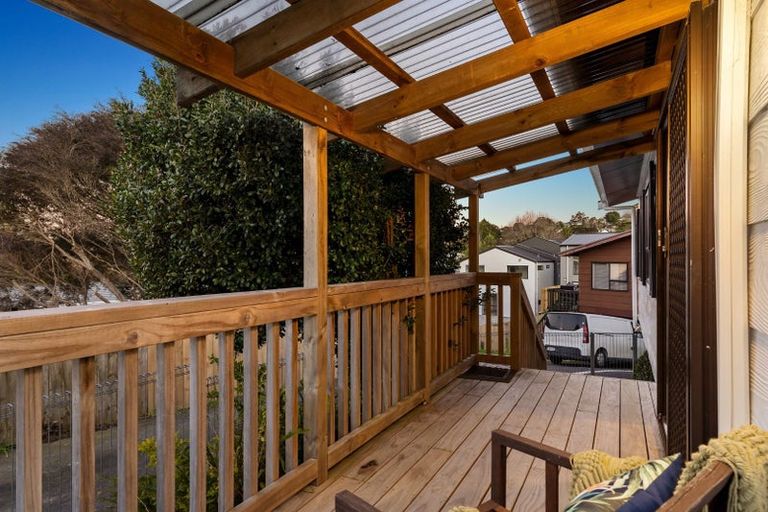Photo of property in 2/7 Eskdale Road, Birkdale, Auckland, 0626