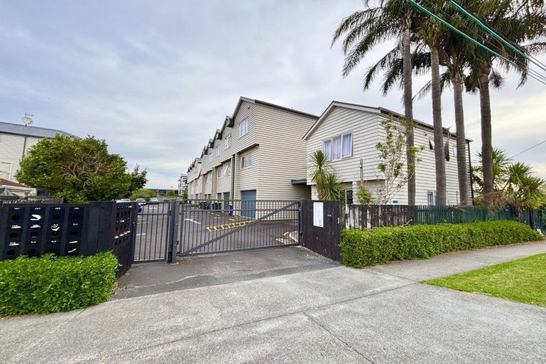 Photo of property in 5/49 Henderson Valley, Henderson, Auckland, 0612