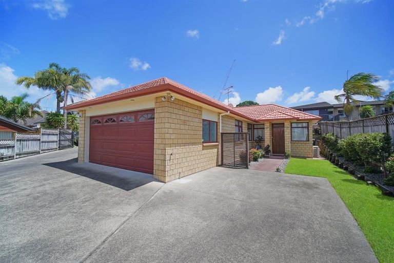 Photo of property in 32 Cairnsvale Rise, Manurewa, Auckland, 2105