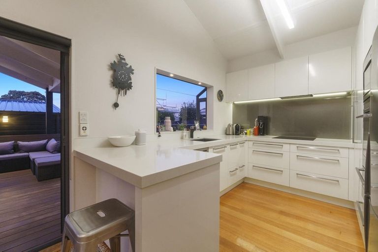 Photo of property in 3a Brookfield Road, Te Atatu Peninsula, Auckland, 0610