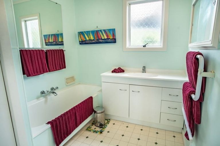 Photo of property in 10 Waikaraka Beach Road, Tamaterau, Whangarei, 0174