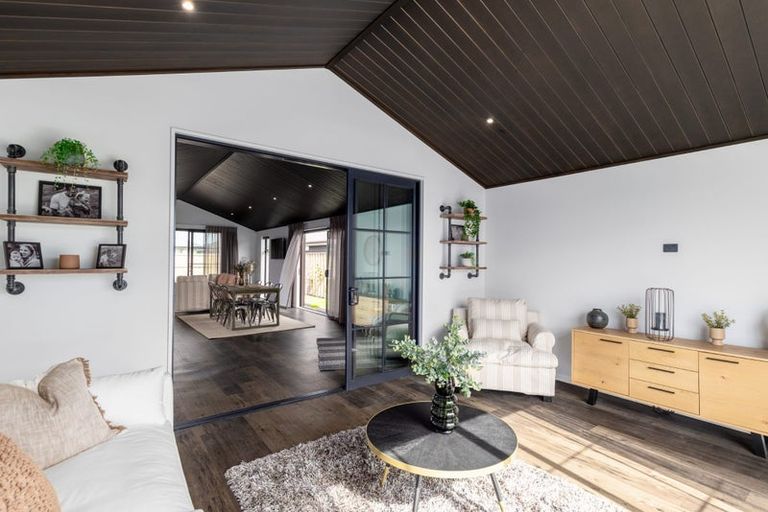 Photo of property in 32 Finstock Way, Rolleston, 7614