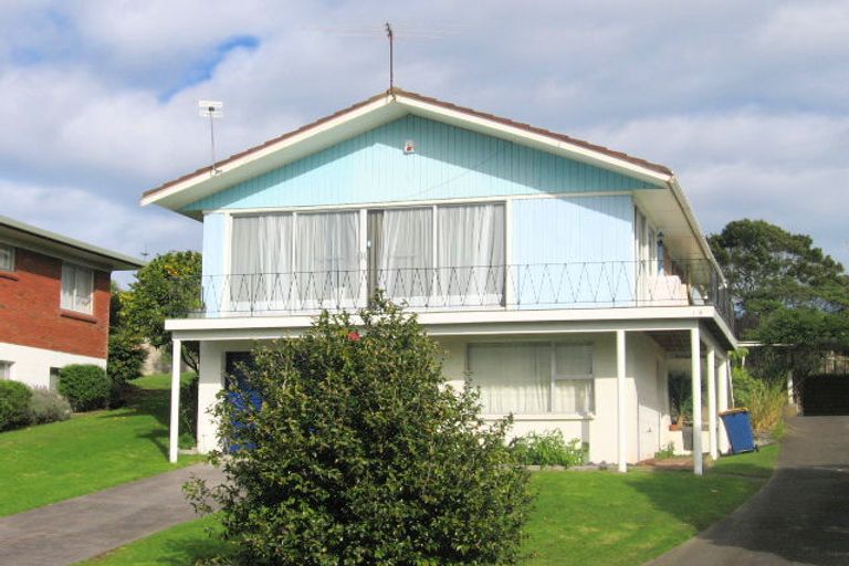 Photo of property in 8 Lilburn Crescent, Massey, Auckland, 0614