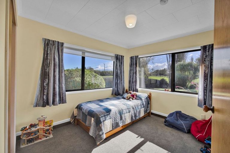 Photo of property in 44 Rawhitiroa Road, Eltham, 4322