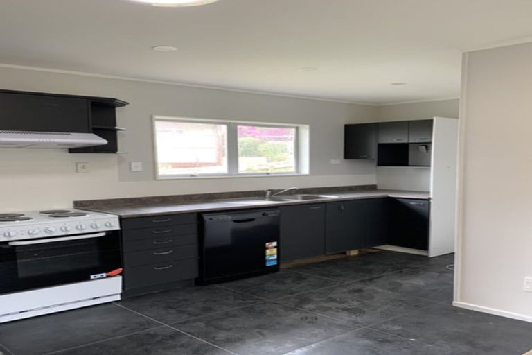 Photo of property in 50 Colwill Road, Massey, Auckland, 0614