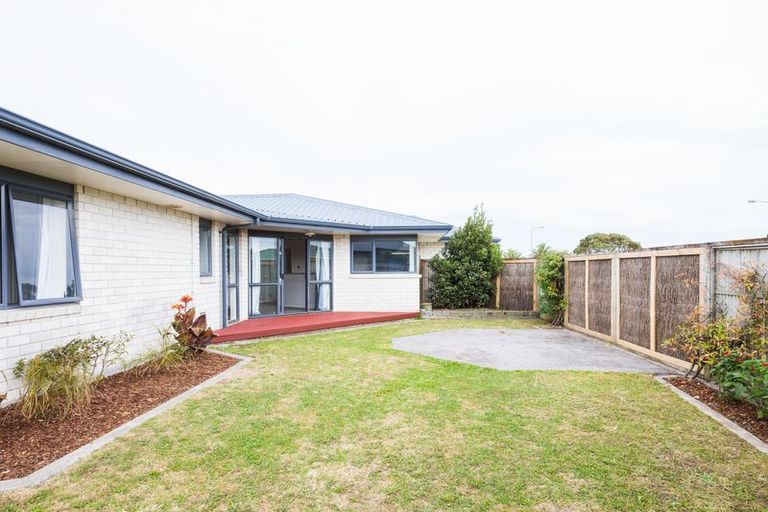 Photo of property in 148 Hillcrest Drive, Kelvin Grove, Palmerston North, 4414