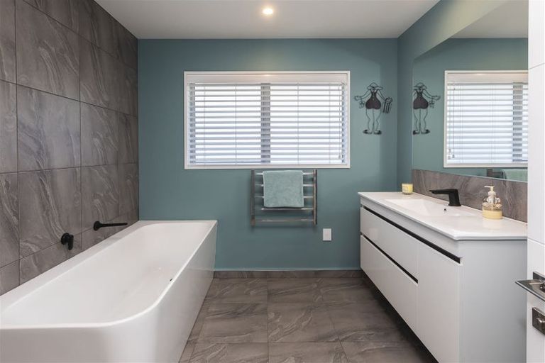 Photo of property in 10 Gerard Place, Rangiora, 7400