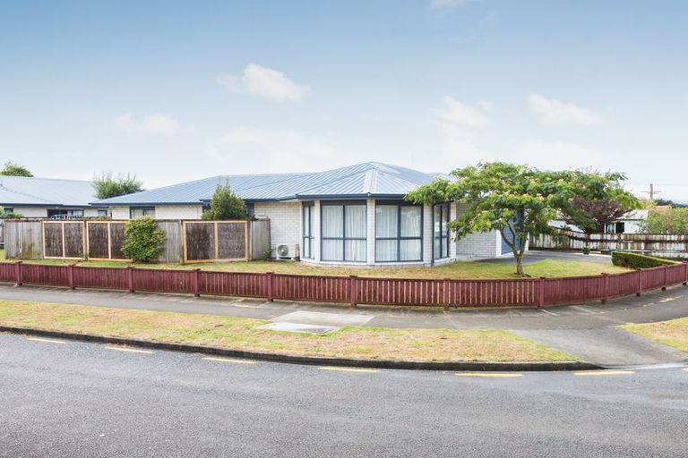 Photo of property in 148 Hillcrest Drive, Kelvin Grove, Palmerston North, 4414