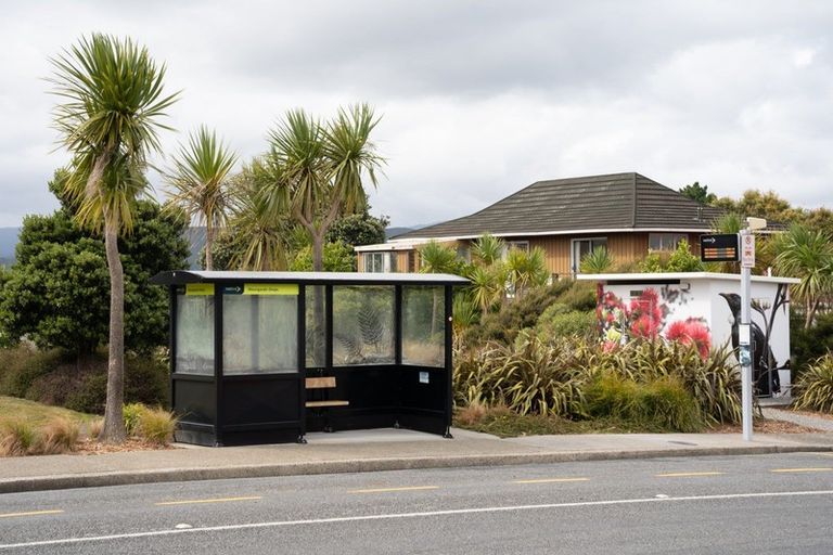 Photo of property in 150-a Dowse Drive, Maungaraki, Lower Hutt, 5010